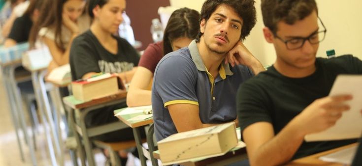 Maturità, Aristotele per greco al Classico, lo studio di una funzione e un problema sul funzionamento di una macchina allo Scientifico 