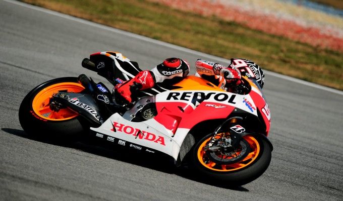 MotoGp, test Sepang: Marquez subito davanti, poi c'&egrave; Rossi