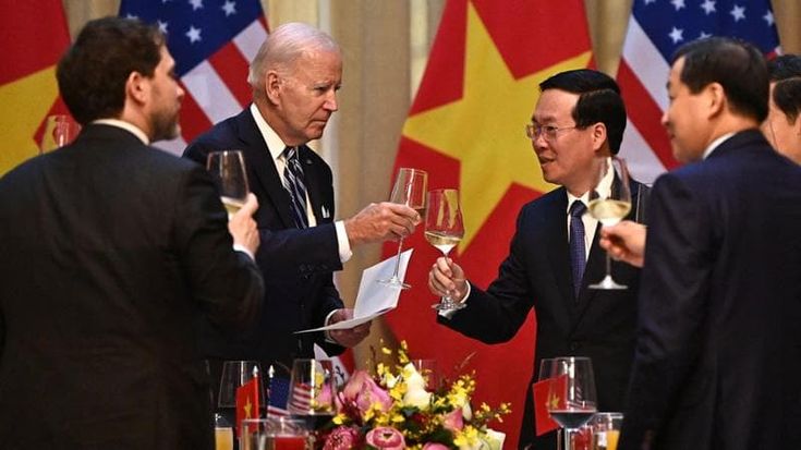 Biden sigla una partnership storica durante la visita in Vietnam, con gli occhi puntati sulla Cina