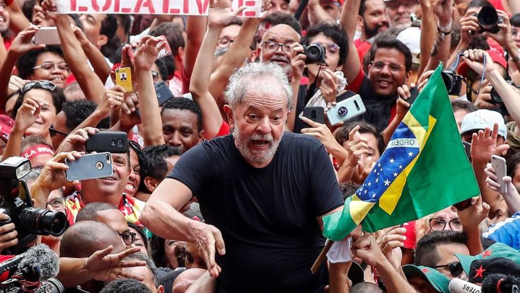 Lula lancia la sfida a Bolsonaro: “Sono libero e torno a lottare”