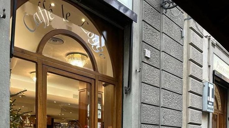 I cinquant'anni del Caffè Le Logge al mercato del Porcellino