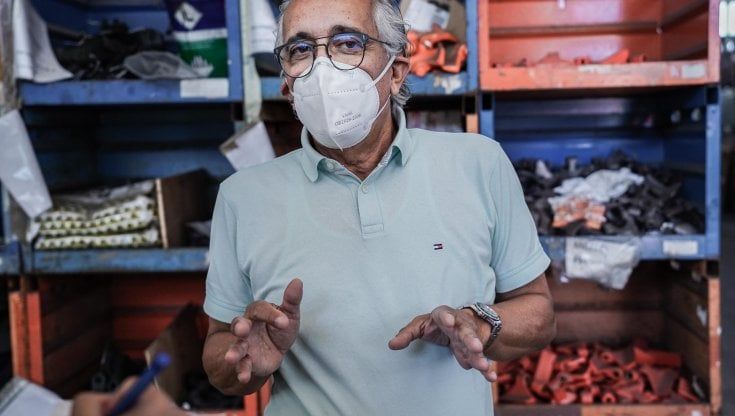 L’imprenditore: “Operai no vax a casa, stipendio garantito ma non posso rischiare”
