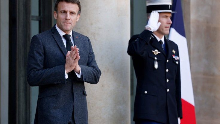 Francia, il governo verso l'innalzamento dell'età pensionabile a 65 anni. Muro dei sindacati: "Riforma ingiusta"