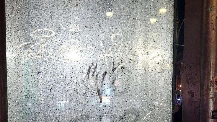 Milano, nel cpr un palestinese con problemi psichici. Un ex operatore: “Le persone sono solo numeri”