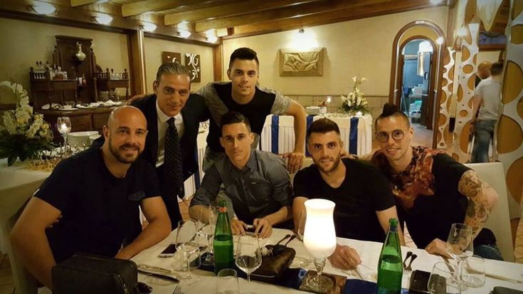 Napoli, cena a Varcaturo organizzata da Hamsik. E in sala tutti vedono le prime due puntate di Gomorra