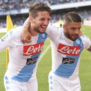 Napoli-Cagliari 3-1, gli azzurri salgono al secondo posto