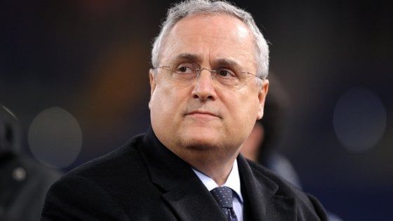 Alitalia, Lotito vuole entrare nella compagnia. Formalizzata l'offerta  