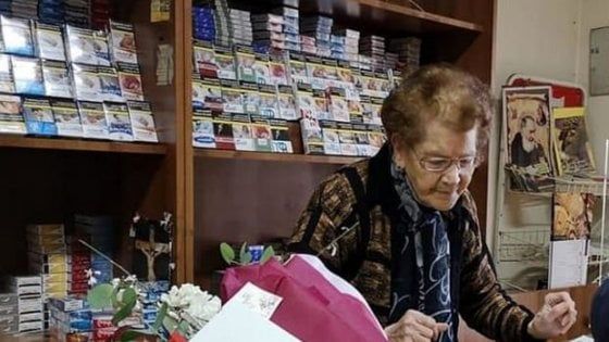 Tabaccaia 90enne mette in fuga un  rapinatore e lo fa arrestare