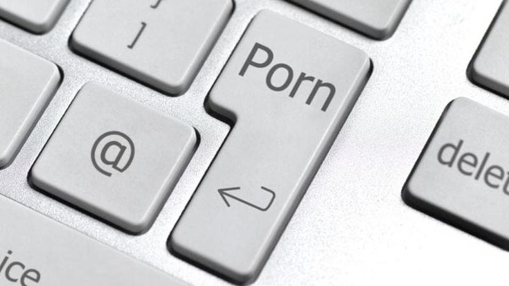 Blocco dei siti porno ai minori, rinvio di tre mesi. Su OnlyFans scudo già operativo