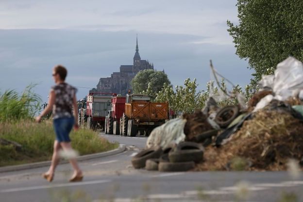La protesta agricola isola il Mont-Saint-Michel