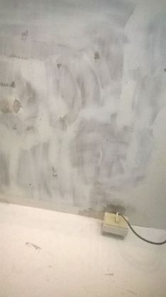 Loreto mare, infiltrazioni e porte di sicurezza senza maniglia