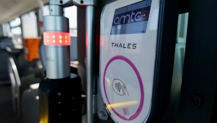 Abbonamenti Amtab a 20 euro, si va verso le 6.500 tessere: "Ma ci sono ancora problemi tecnici per obliterarle"
