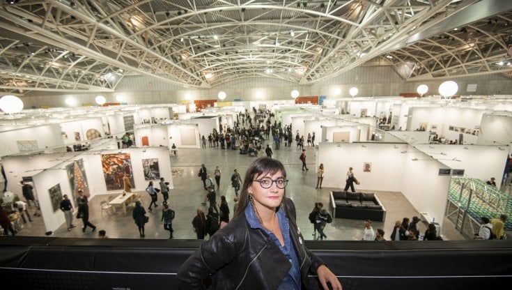 A Torino apre Artissima, parla la direttrice Ilaria Bonacossa: "Vi racconto la fiera dell'arte contemporanea più importante d'Italia"