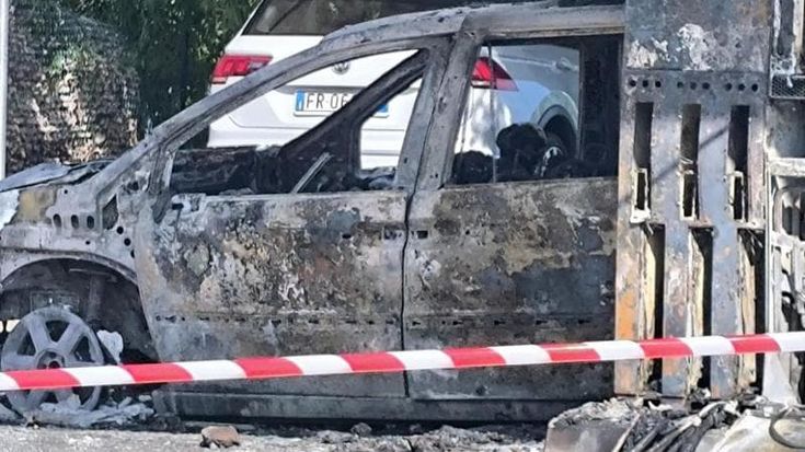 Strage dei braccianti, bruciati vivi in auto. Fermate due persone