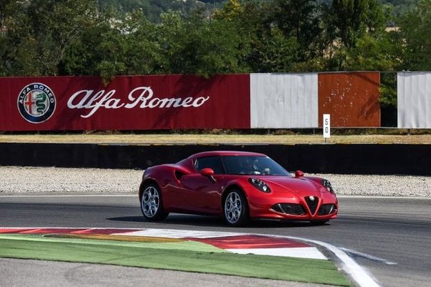 Alfa Romeo 4C, che raduno