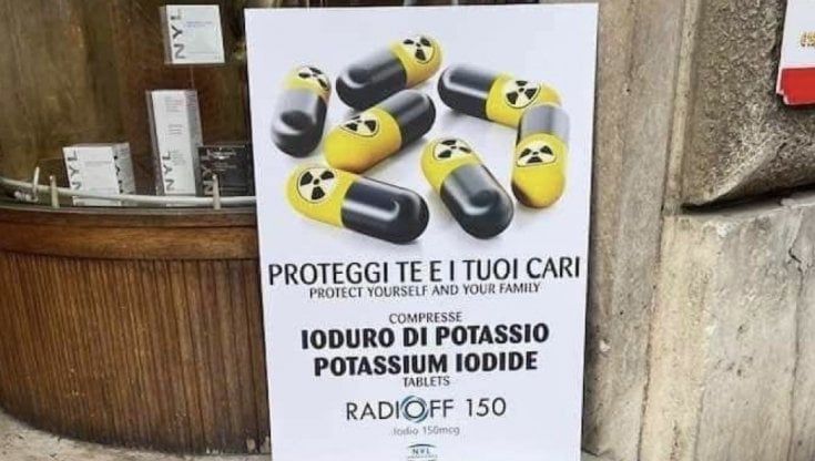 Pillole di iodio col simbolo del nucleare: la farmacia romana che alimenta la psicosi