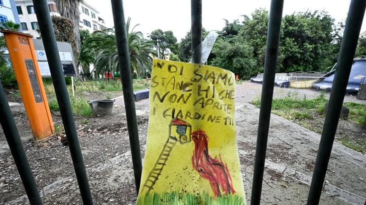 Parco Mascagna a Napoli chiuso da 225 giorni, il disegno di una bimba: “Siamo stanchi, riapritelo”