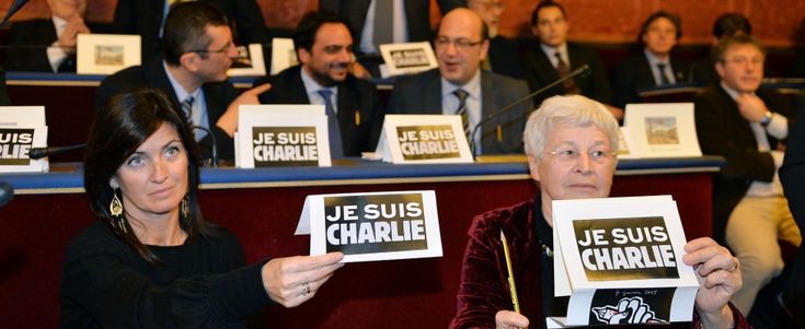 La Sala Rossa commemora le vittime della strage di Parigi