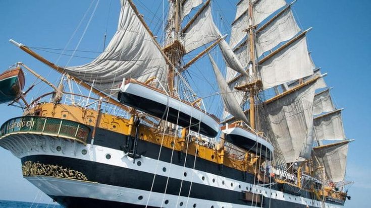 L’Amerigo Vespucci salpa da Genova per il giro del mondo: 40mila miglia in 19 mesi