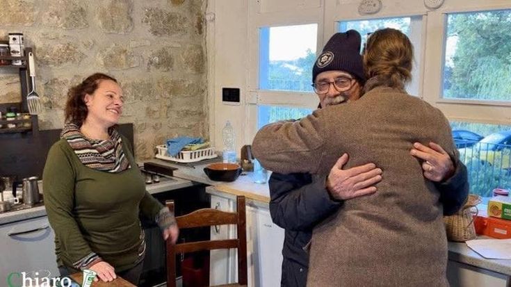 La famiglia nel bosco, l’ex ristoratore: “Domani pranzo nella nuova casa con Nathan, poi verrà Cate”
