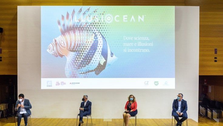 Dalle Maldive alla Bicocca di Milano: una mostra racconta le illusioni dell'oceano per proteggere il mare