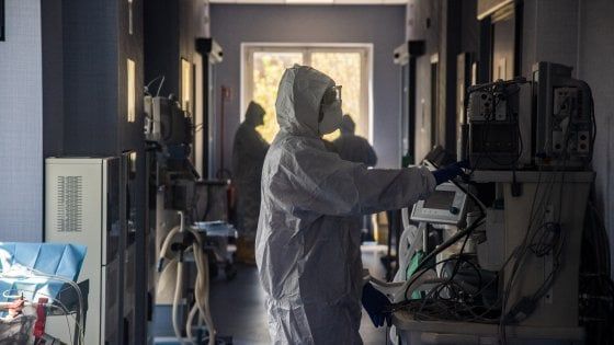 Coronavirus, allarme depressione per medici e infermieri