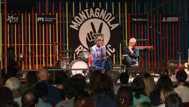 Migliaia in Montagnola per Francesca Albanese: “La cittadinanza di Bologna? Non importa”