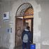 Ivrea, sedicenne a scuola con una calibro 38 per vendicare l'amica lasciata dal fidanzato