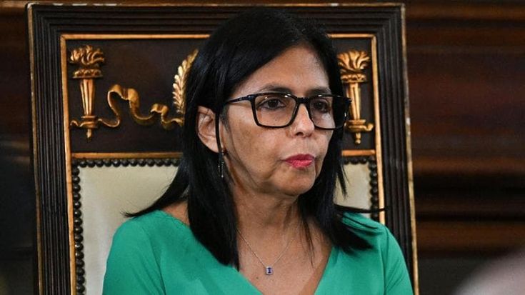 Venezuela, Rodríguez giura e apre al dialogo con gli Usa: “Pronti a lavorare insieme”