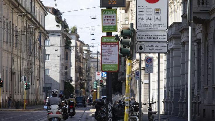 Nuovo rinvio dei divieti per moto e scooter inquinanti in Area B e C: se ne riparla a ottobre 2027