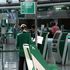 Ecco i tagli per i lavoratori Alitalia: da 85 a 1.300 euro al mese. La Ugl firma