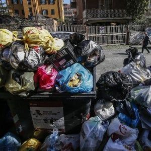 Torino, tassa rifiuti sospesa per tutti, ma andrà pagata entro il 2020