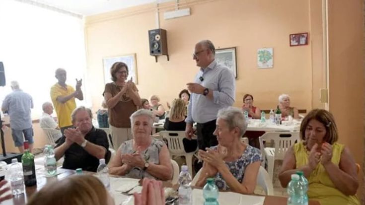 Ferragosto, la festa della solidarietà: a tavola insieme senza dimora, anziani e rifugiati