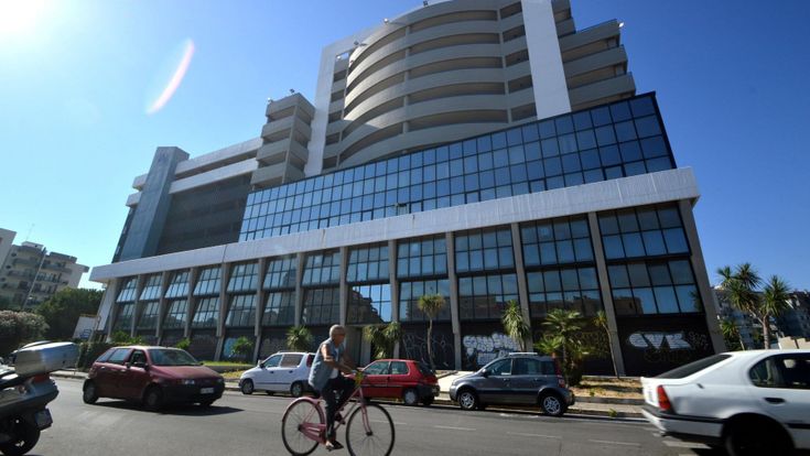 Bari, beffa allo Stato sul tribunale: venduto per 4 milioni e ripreso in affitto per 7