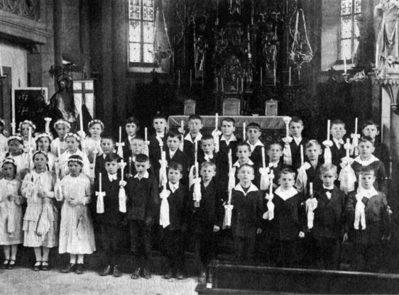 Vaticano, Ratzinger compie novant'anni: le foto inedite del papa emerito