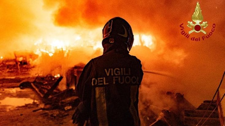 Firenze, a fuoco baracche di senzatetto all’Osmannoro. Si indaga per incendio doloso