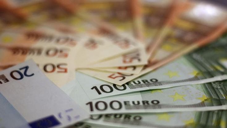 Bonifici tra parenti e amici: soglia, causali e donazioni. Tutto quello che c’è da sapere