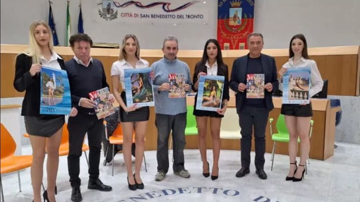 Bufera a San Benedetto del Tronto per il calendario con le modelle in costume e il logo del Comune: “È mercificazione della donna”