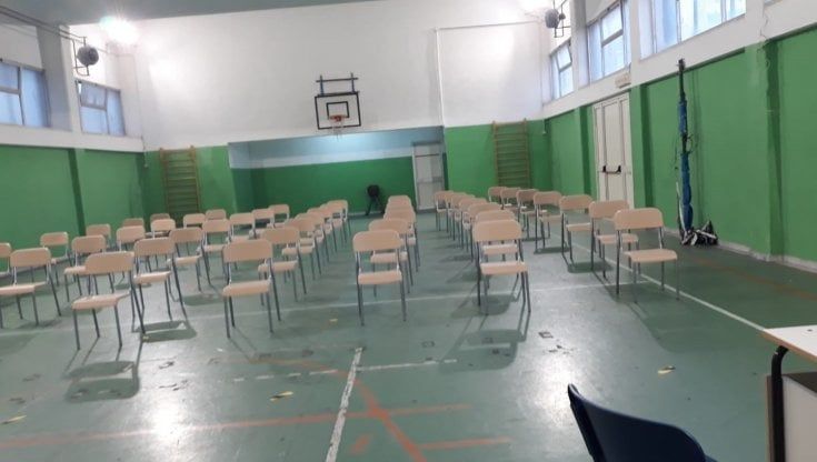 Napoli, vaccini a scuola: protestano No Vax e FdI 