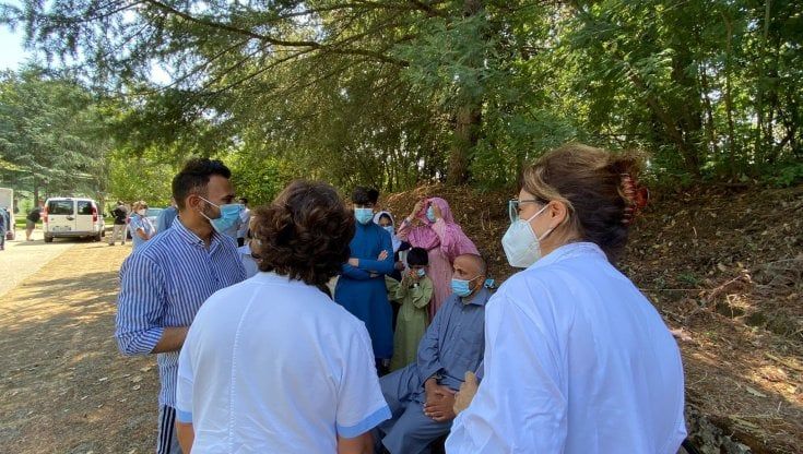 Afghanistan, il medico della Asl di Roma che visita i profughi: "Persone partite senza nulla e terrorizzate. Ma grande dignità" 