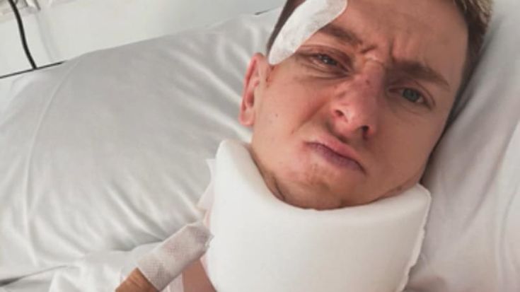 Pogacar dall’ospedale con cerotti e collare: ecco il campione dopo la caduta alla Vuelta