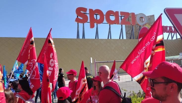 Conca d’Oro, riapertura parziale in venti giorni. Sit- in dei lavoratori davanti all’ingresso