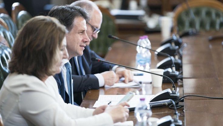 Fondo perduto, credito d'imposta, nuova cassa integrazione: le misure del governo per le aziende fermate dal lockdown