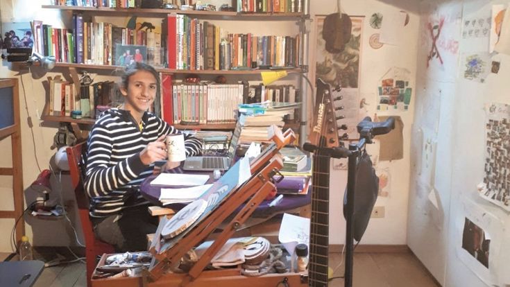 I ragazzi in camera. "Il mondo si è fermato. Che angoscia la nuova vita senza contatto fisico"