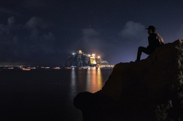 Un posto in prima fila: a Ischia lo spettacolo sono il mare e il castello 