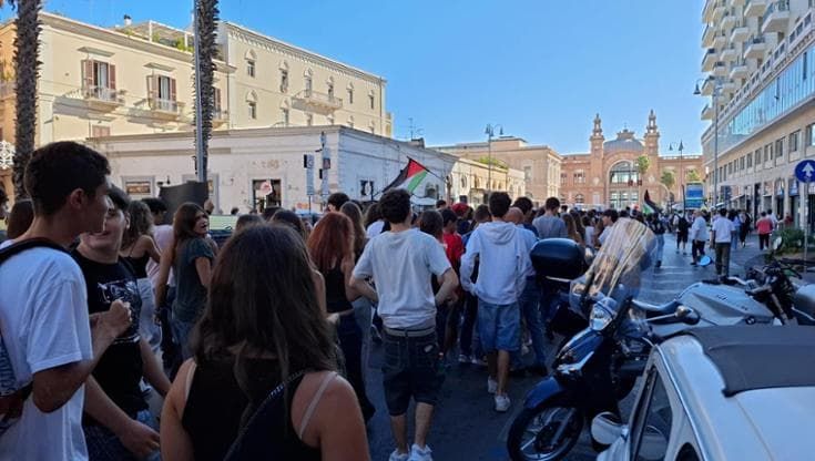 Bari si ferma per Gaza: sciopero e corteo. In piazza anche a Lecce e Taranto. Ecco le adesioni