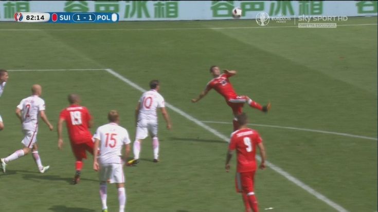 Svizzera, Shaqiri segna in rovesciata. Il gol è un'opera d'arte