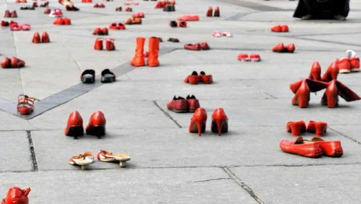 Violenza sulle donne, 89 casi al giorno. Draghi: "Aiuti subito è un crimine odioso"