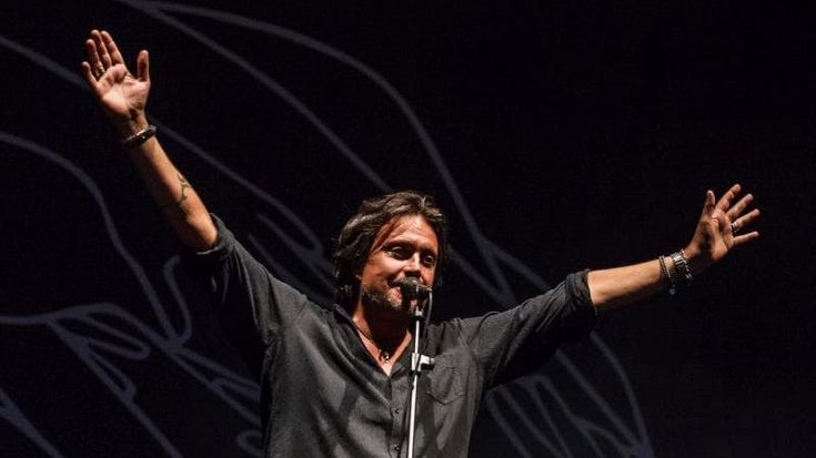 Cristiano De André: "Canto mio padre perché è una bussola. Mi ha fatto soffrire ma al genio si perdona. La storia di un impiegato è anche la mia, contro il potere di un genitore”