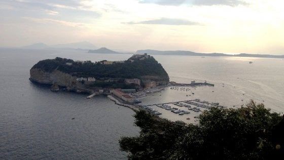 Movida violenta, cinque giorni di chiusura per la discoteca "Riva" a Coroglio